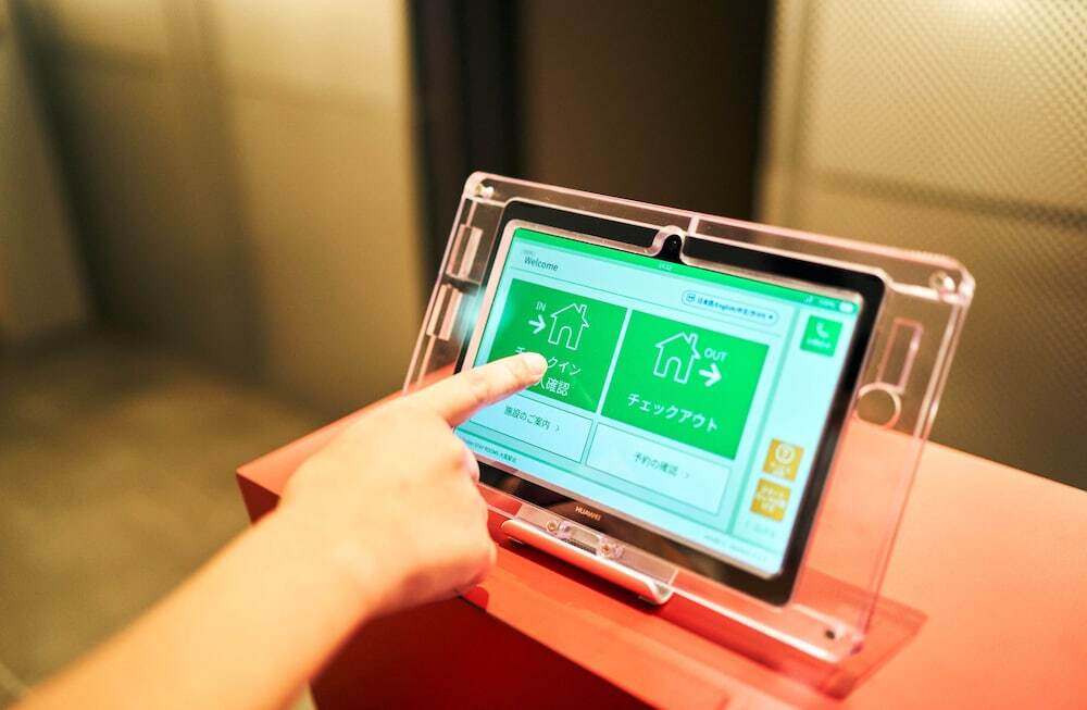 チェックイン / チェックアウト キオスク