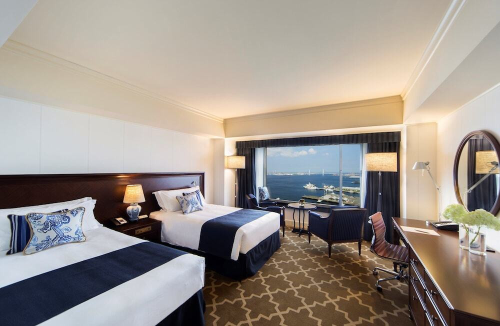 ガラス張りのレストランで朝食を。クルーズも楽しい海辺のホテル4252857