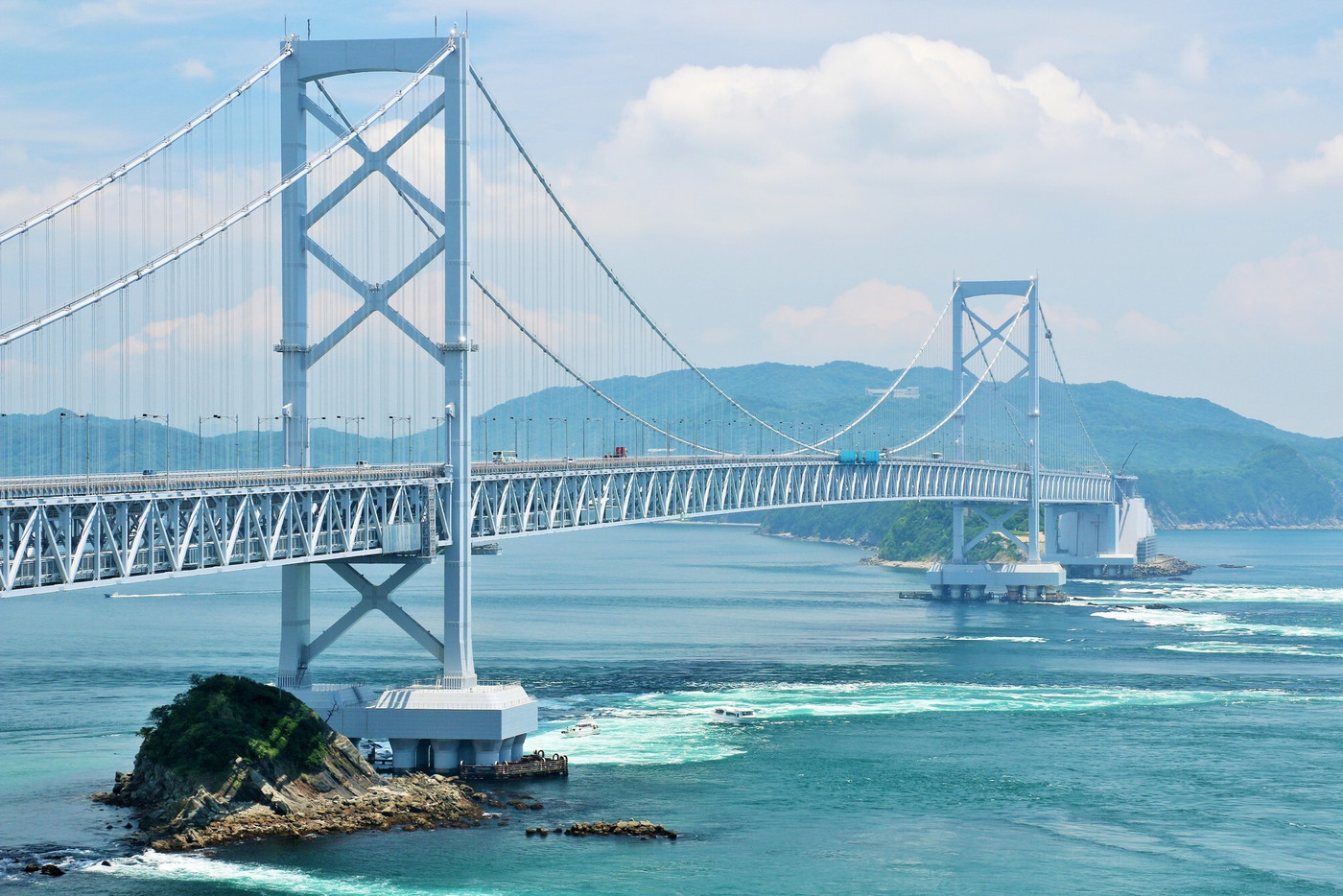 四国　徳島県　鳴門海峡大橋と瀬戸内海