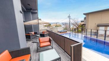 プールサイドバー / 18