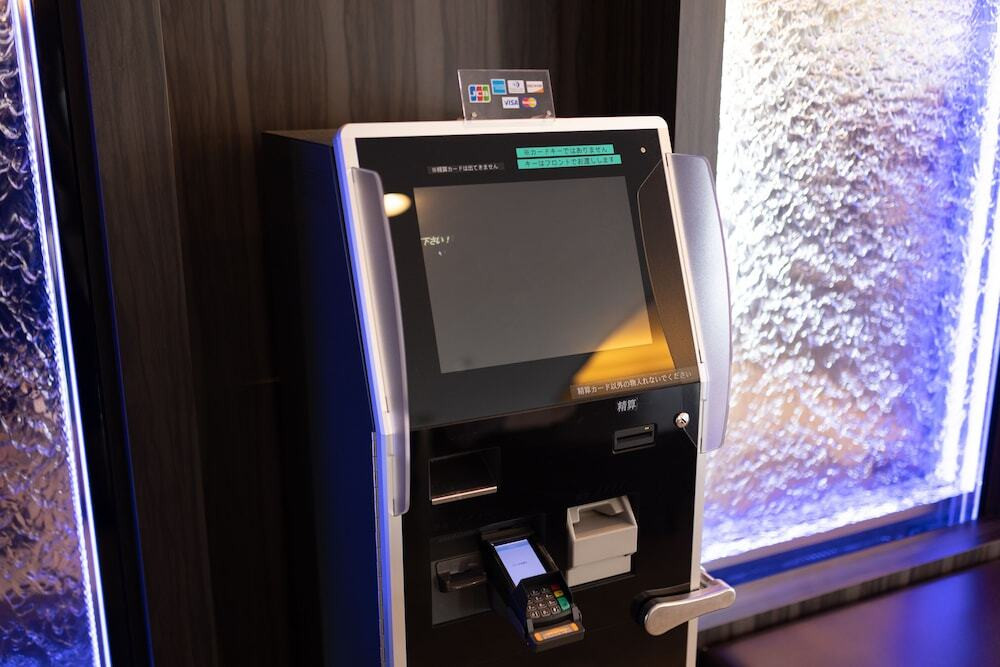 チェックイン / チェックアウト キオスク