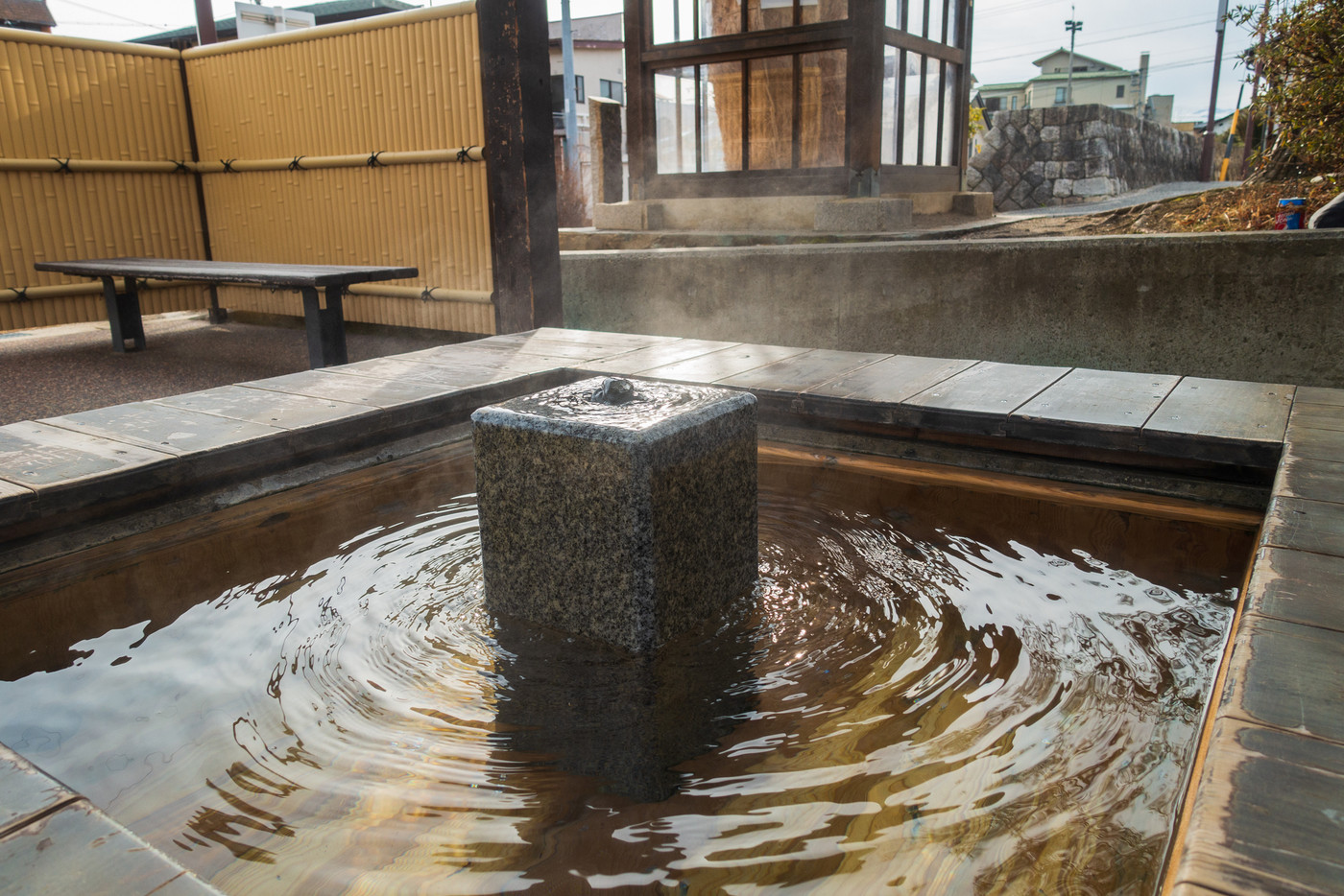足湯：湯けむり　　　松本市浅間温泉