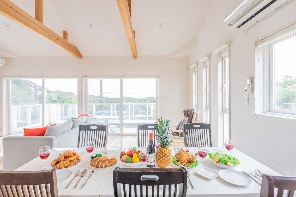 客室内のダイニングエリア