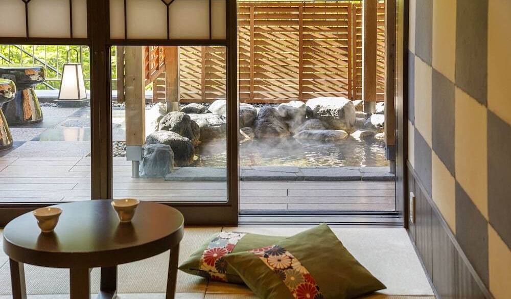 全室露天風呂付き
趣深い客室でリラックス / 4