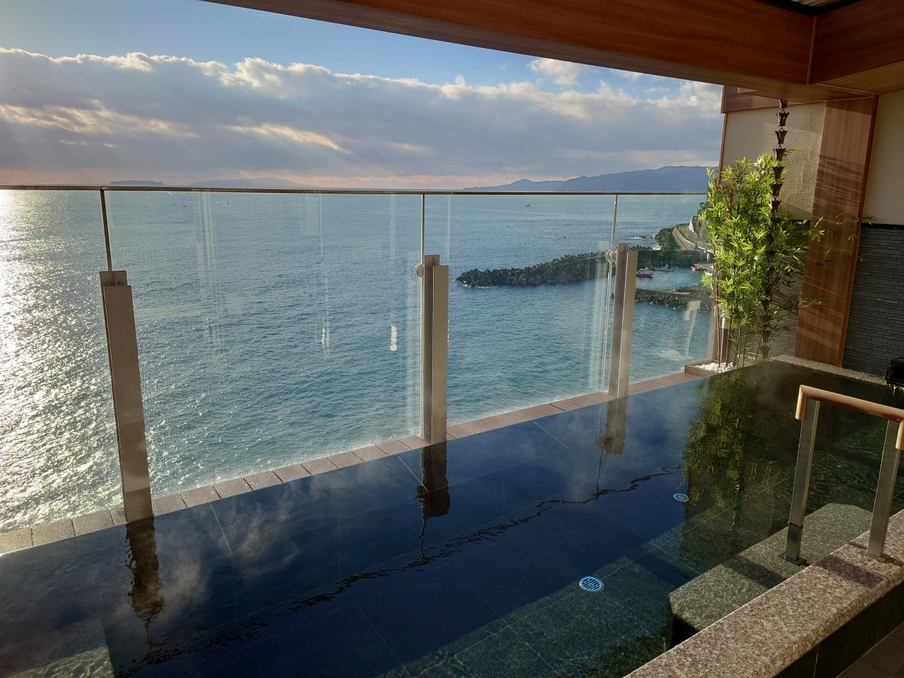 日本三大古泉の一つ「走り湯」が体験できる4271047