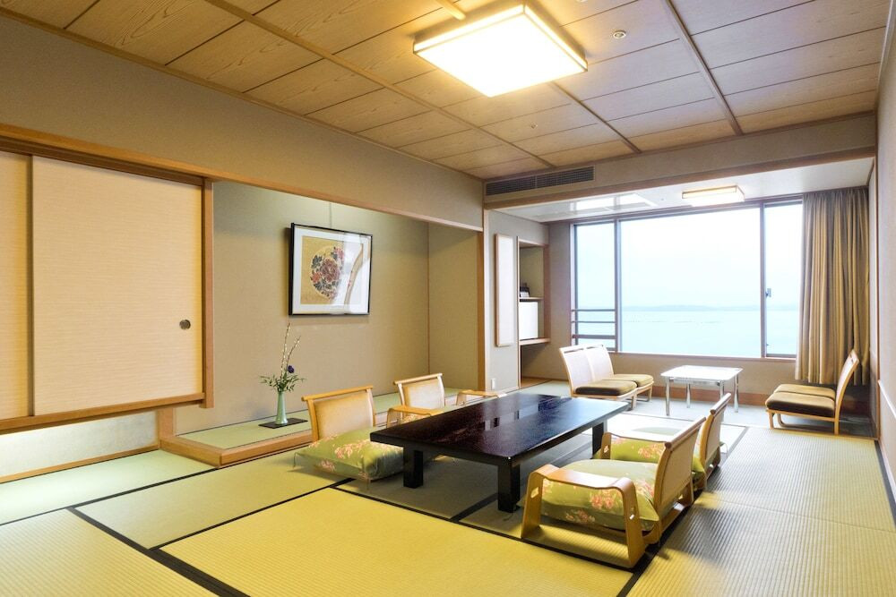 絶景ラウンジにイベントショー、おもてなしに満ちた旅館でリフレッシュ3930337