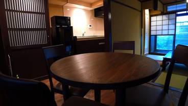 客室内のダイニングエリア / 4