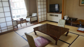 和室　8畳　山側