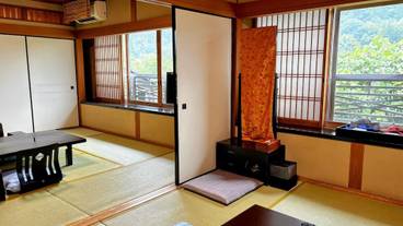 客室 / 16