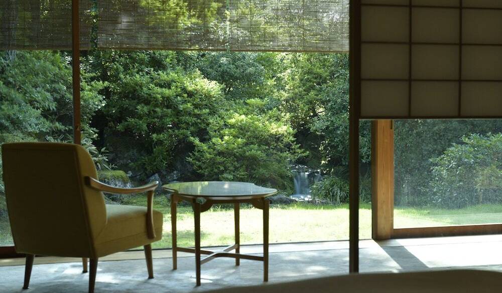 客室の温泉で
ゆったり過ごす朝 / 2