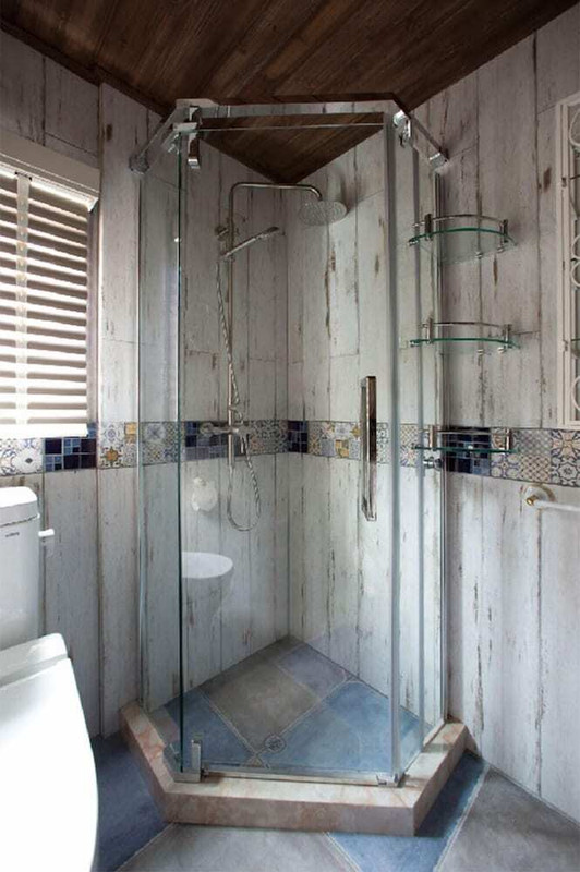 バスルームのシャワー