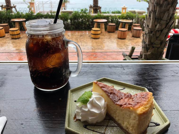 海が見えるカフェで
ランチ＆スイーツ / 3
