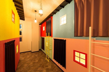 個室もドミトリーもあり、内装がかわいい便利ホテル3448902