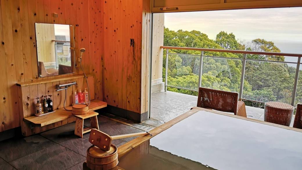 広～い貸切風呂で
良質な温泉を堪能 / 1