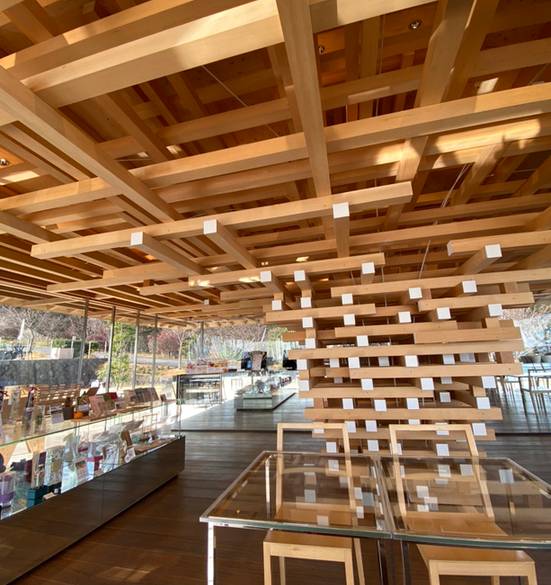 行列のできる人気店
「熱海プリン」へ☆ / 4