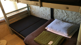 アジアン簡易個室 二段ベット、鍵付き