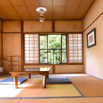 山間の秘湯でデジタルデトックス3647343