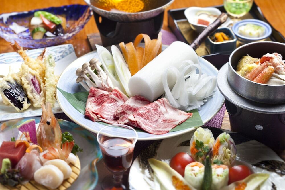 部屋食で周りを気にせずにゆっくりとお食事を楽しもう3357677