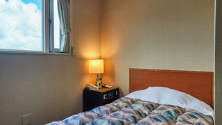 スタンダード シングルルーム セミダブルベッド 1 台 禁煙 シティビュー