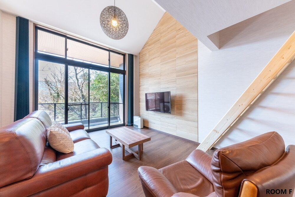 芦ノ湖の近くの森に佇むおしゃれな貸別荘3907503