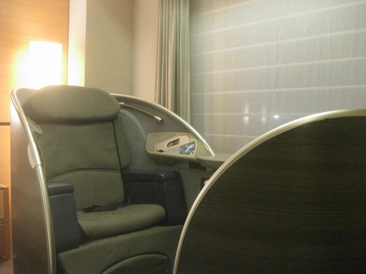 ファーストクラスを体験、「フライヤーズルーム」3627283