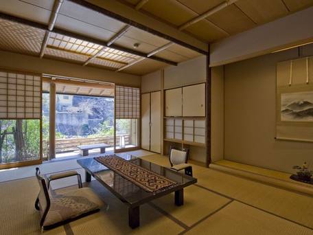 西山温泉 慶雲館 / 1