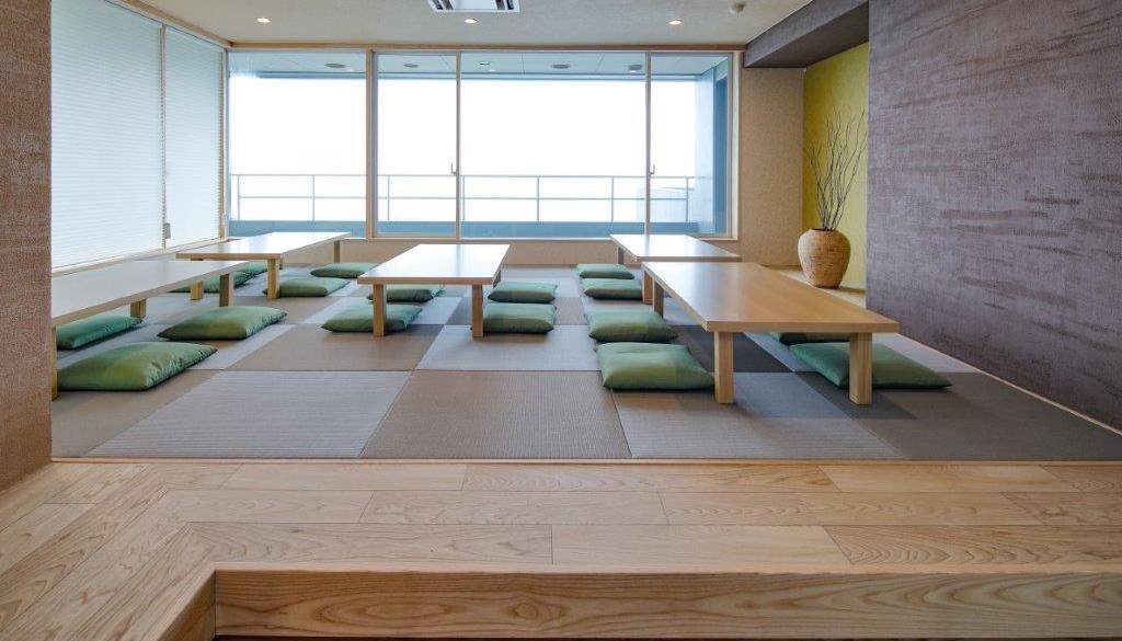 可愛い浴衣に着替えて
ホテル内を散策 / 2