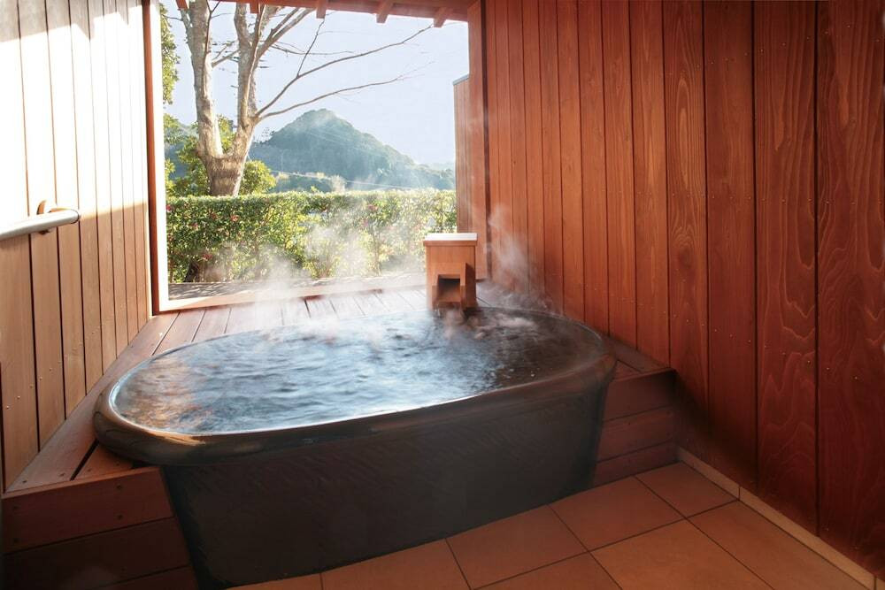 館内は廊下も階段も畳敷きが◎貸切風呂もあり、食事も個室で安心4248584