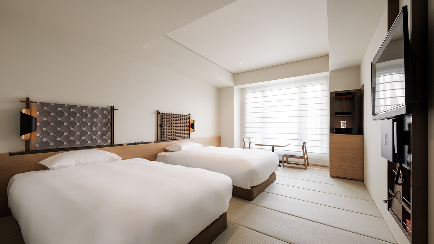 和室にベッドのお部屋で靴を脱いでリラックス3482214