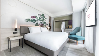 デラックス ルーム キングベッド 1 台 (Yu Standard Floor)