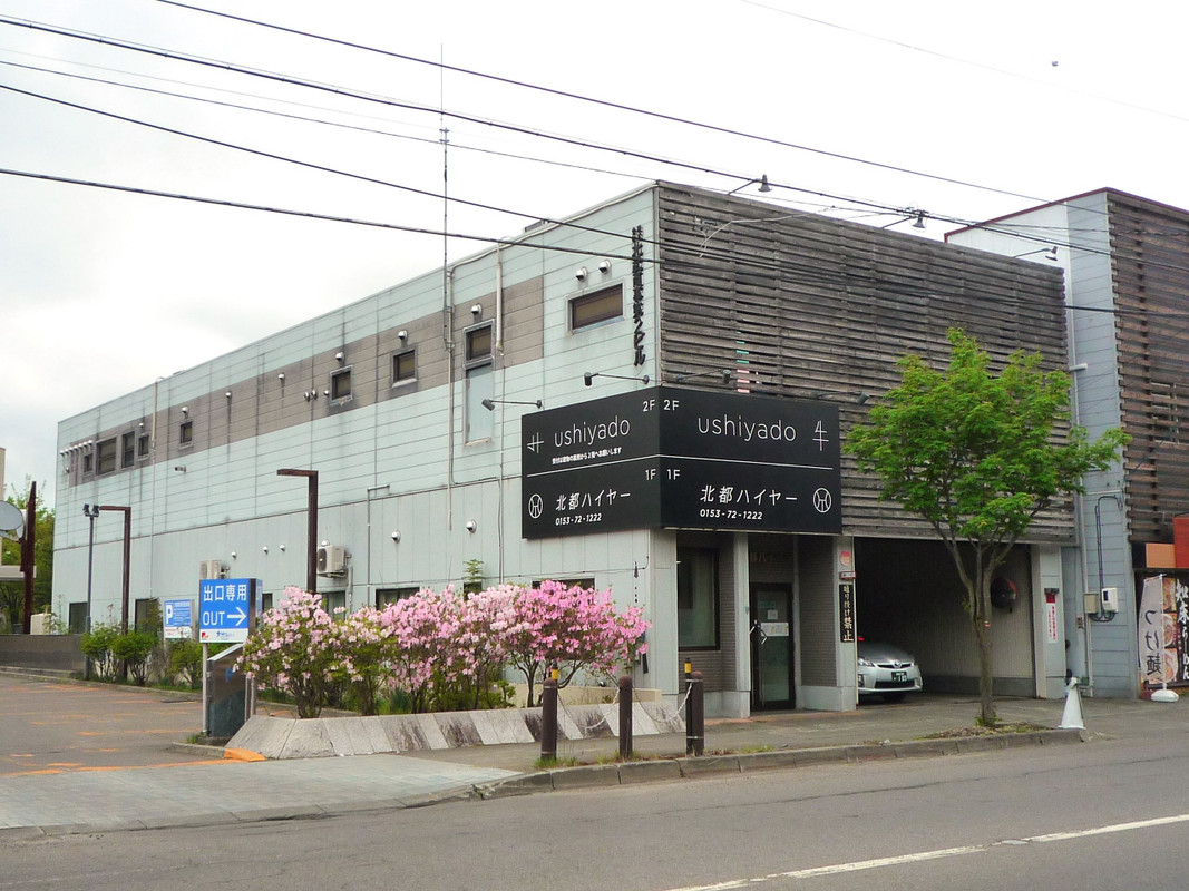 タクシー会社の2階です