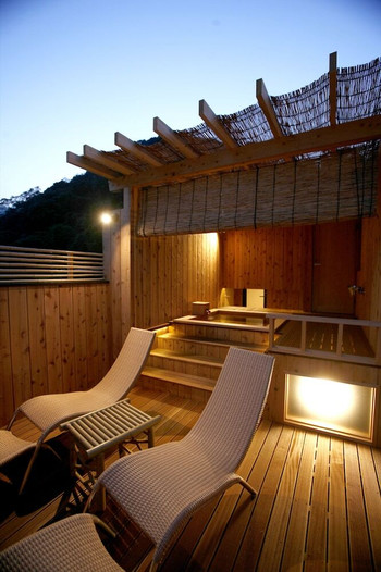 自家源泉と絶景を、屋上露天風呂で満喫できる宿3542636