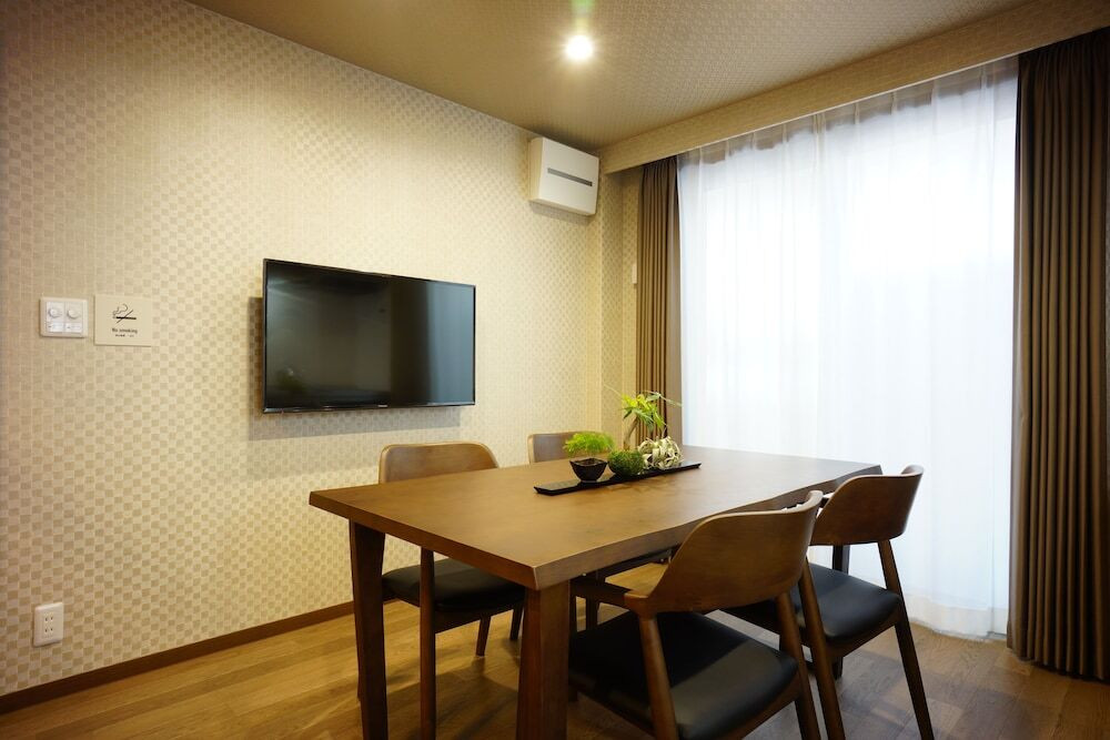 客室内のダイニングエリア