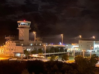 部屋から見える空港の風景