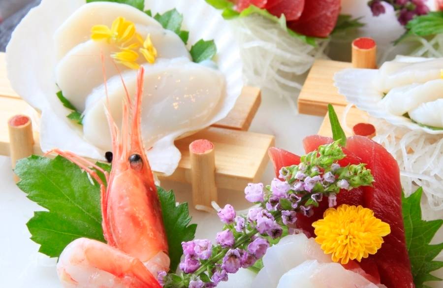 海鮮尽くしの
豪華な夕食 / 2