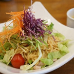 札幌「ビッグジョッキ」で北海道のご当地グルメ・ラーメンサラダを食べよう！