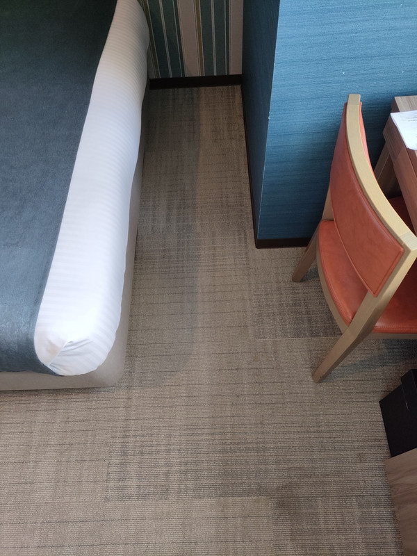 ここにキャリーケースを広げられる