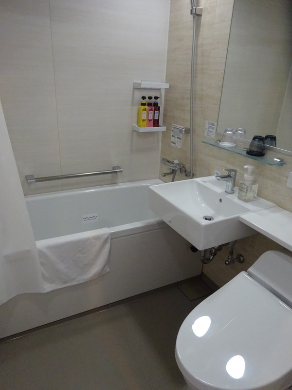 綺麗でやや広いです