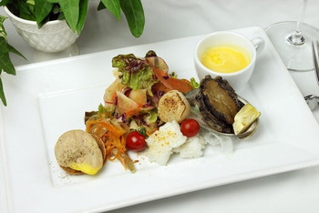 「レストラン・ドゥースドゥース」料理 1021355 豪華食材を使った前菜盛り合わせ