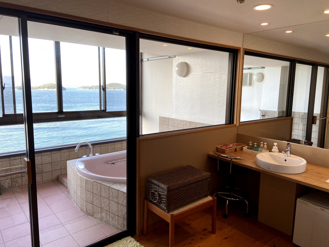 備え付けの冷蔵庫はあまり冷えません