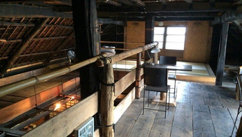 「大黒屋・サンガムcafe」内観 1265324 ２階は蚕棚で、今は雰囲気のある談話室兼宿泊場所