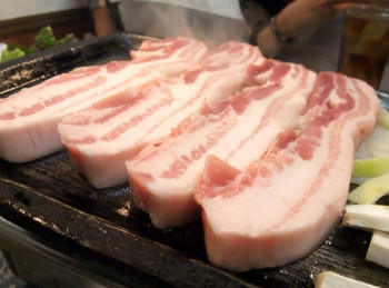 「味ちゃん 2号店」料理 9987 究極の厚切りサンギョプサル（エリンギ・玉葱・じゃがいも・付け合せ付）２人前　１,２８０円(１人前)