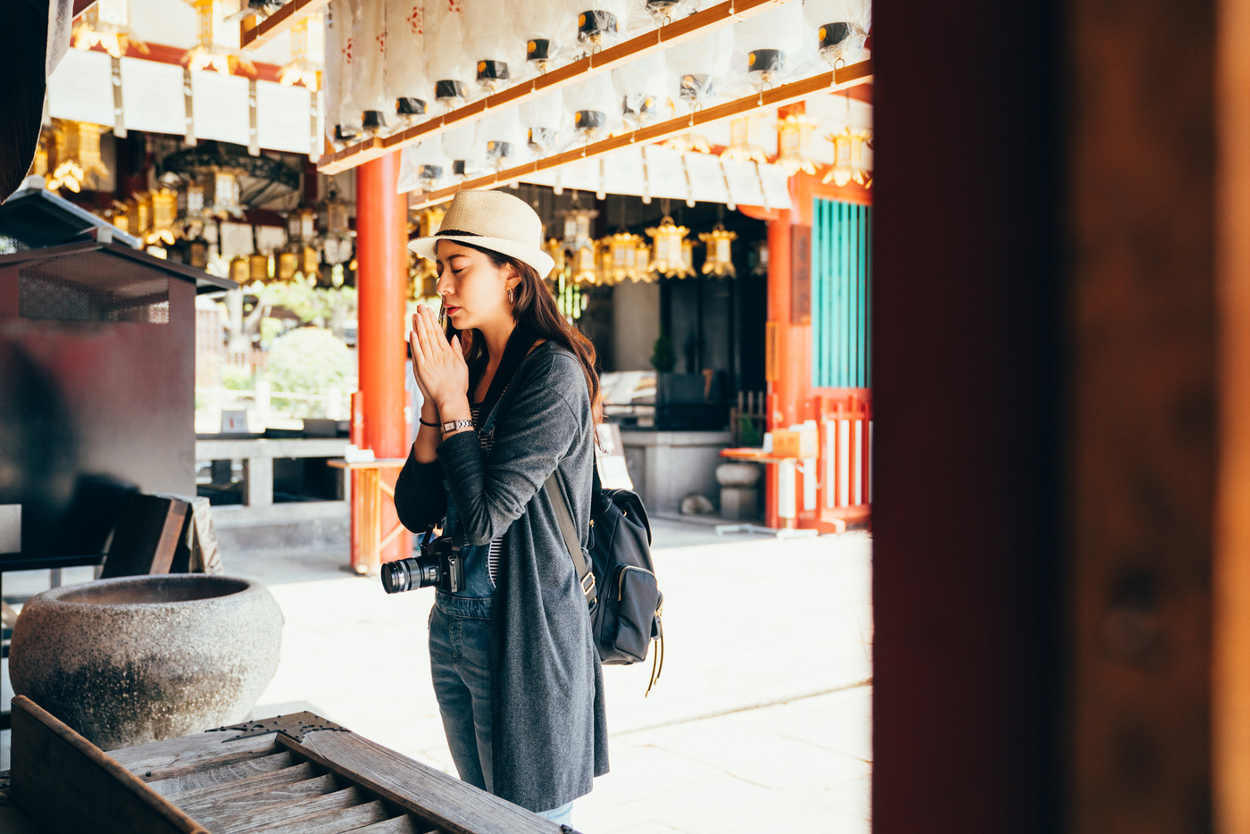 girl backpacker experience japanese culture