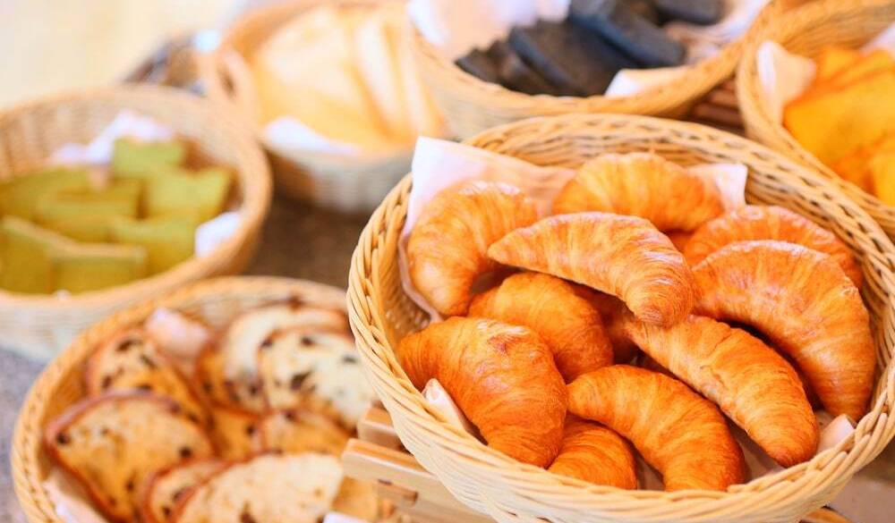 朝の木漏れ日を眺める
朝食ビュッフェ / 3