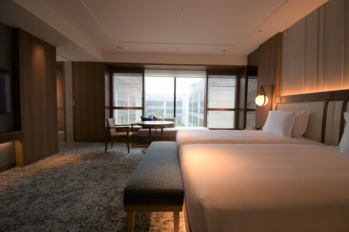 中庭の緑を眺めて憩いのひとときを「ガーデンサイド」3708028