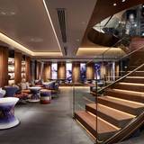 地下ラウンジ / 1