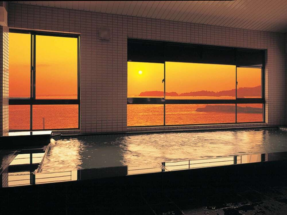 サンセットビーチはすぐそこ！大浴場から眺める夕日にほっこり4024067