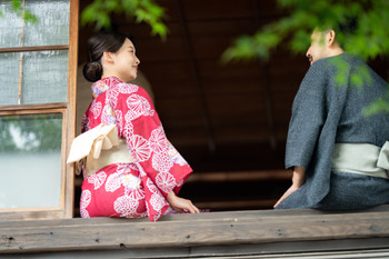 Men and women in yukata sitting by the window