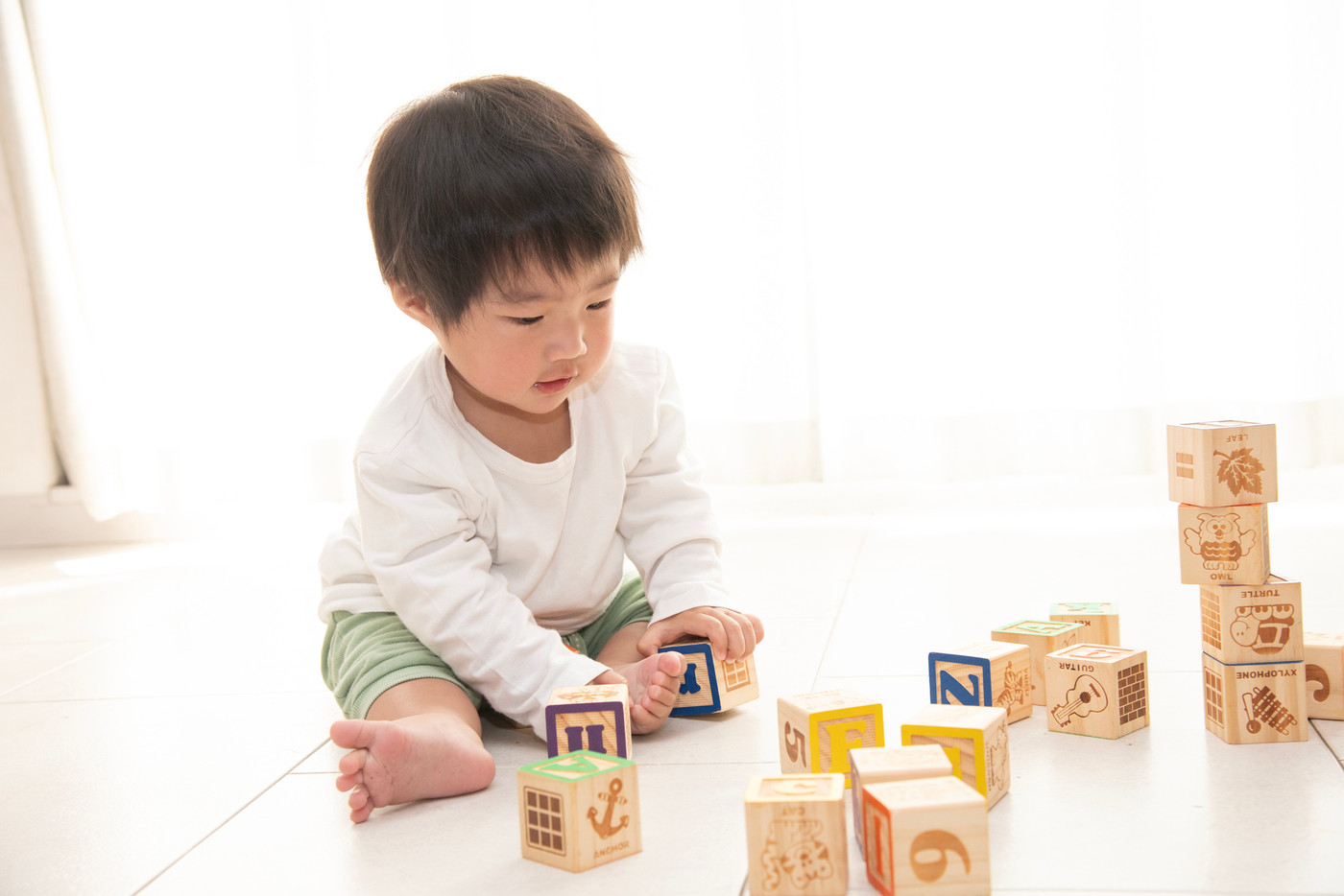 乳幼児　遊び　積み木