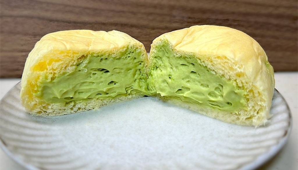 定番人気の「抹茶」くりーむパン / 2